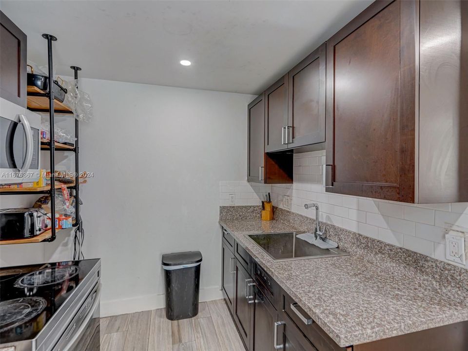 For Sale: $340,000 (3 beds, 1 baths, 1167 Square Feet)