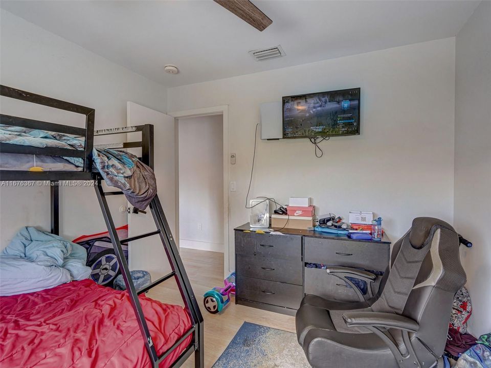 For Sale: $340,000 (3 beds, 1 baths, 1167 Square Feet)