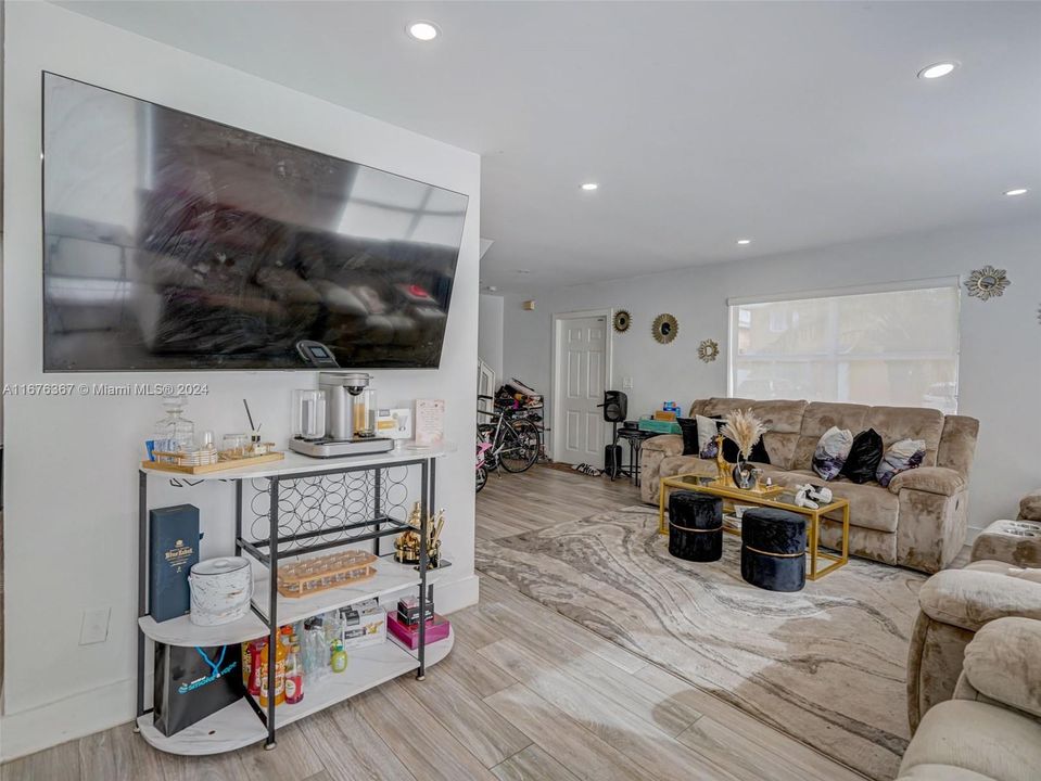 For Sale: $340,000 (3 beds, 1 baths, 1167 Square Feet)