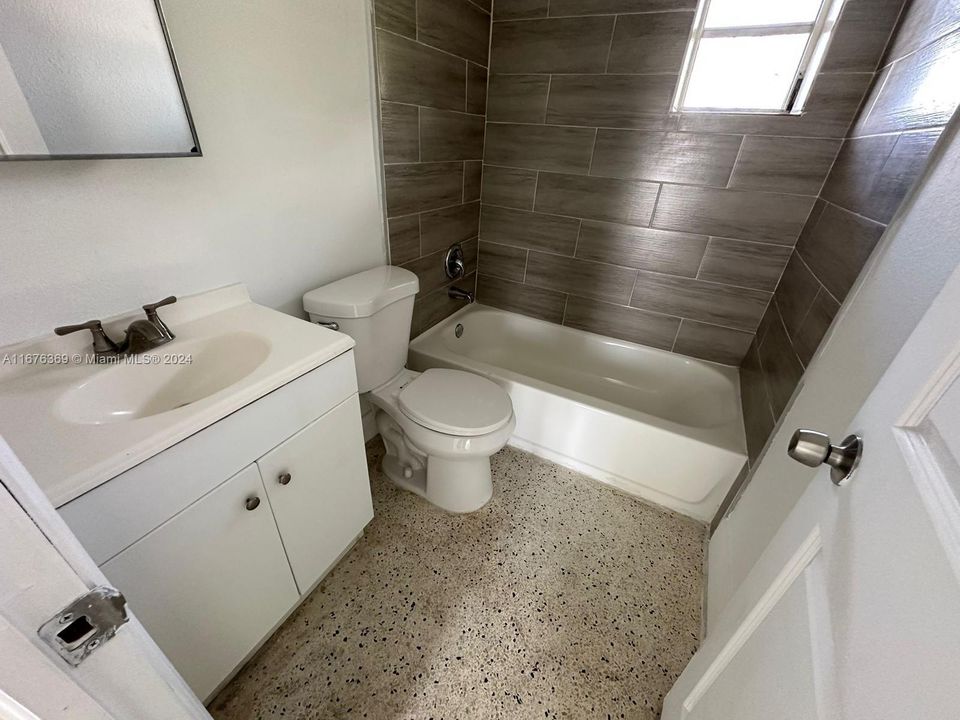 For Rent: $1,900 (2 beds, 1 baths, 6379 Square Feet)