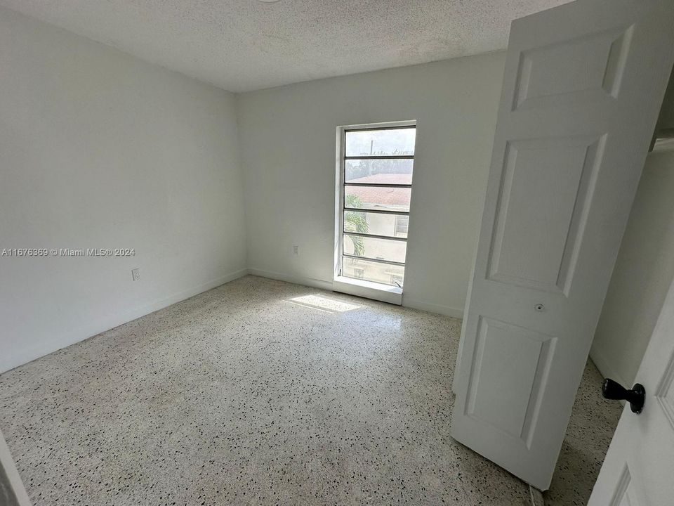 For Rent: $1,900 (2 beds, 1 baths, 6379 Square Feet)