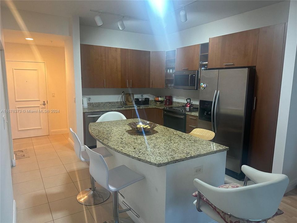 For Sale: $449,000 (1 beds, 1 baths, 875 Square Feet)