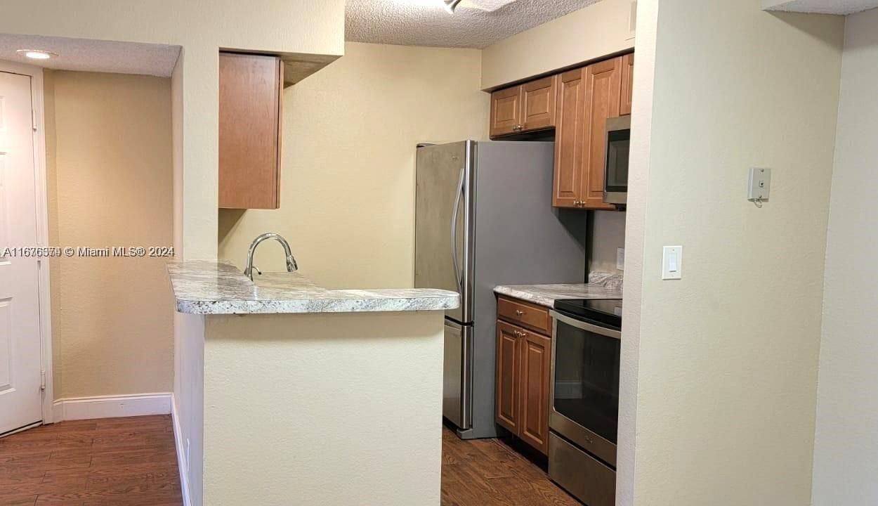 For Rent: $1,875 (1 beds, 1 baths, 805 Square Feet)