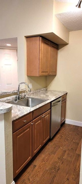 For Rent: $1,875 (1 beds, 1 baths, 805 Square Feet)