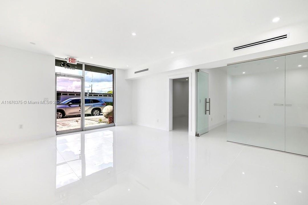 最近售出: $650,000 (0 贝兹, 0 浴室, 0 平方英尺)