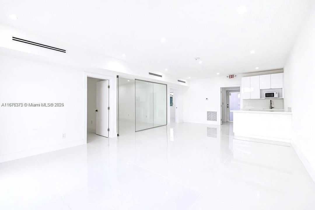 最近售出: $650,000 (0 贝兹, 0 浴室, 0 平方英尺)