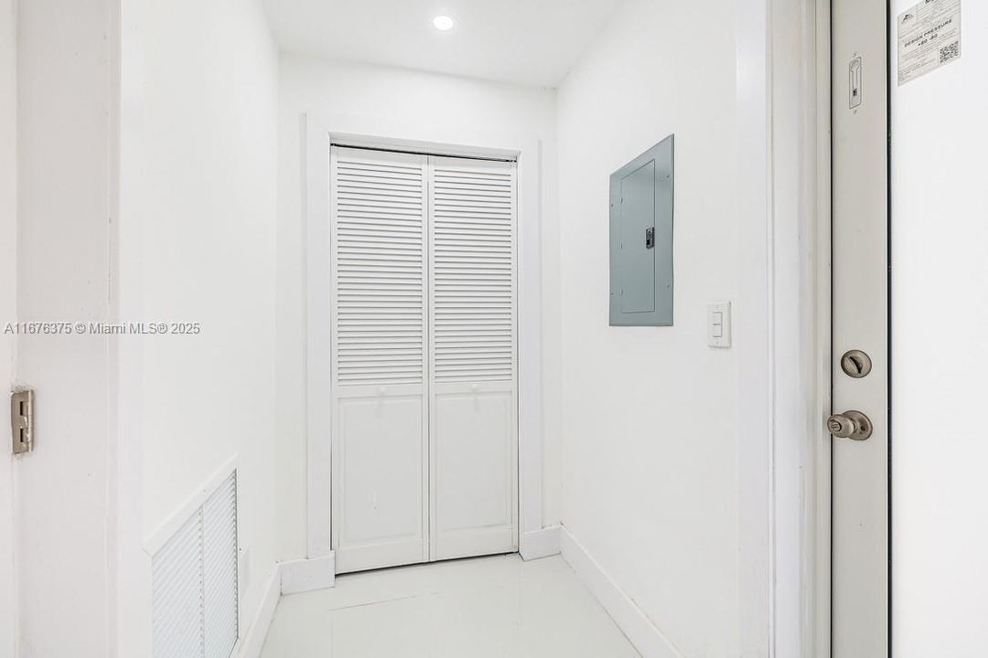 最近售出: $650,000 (0 贝兹, 0 浴室, 0 平方英尺)