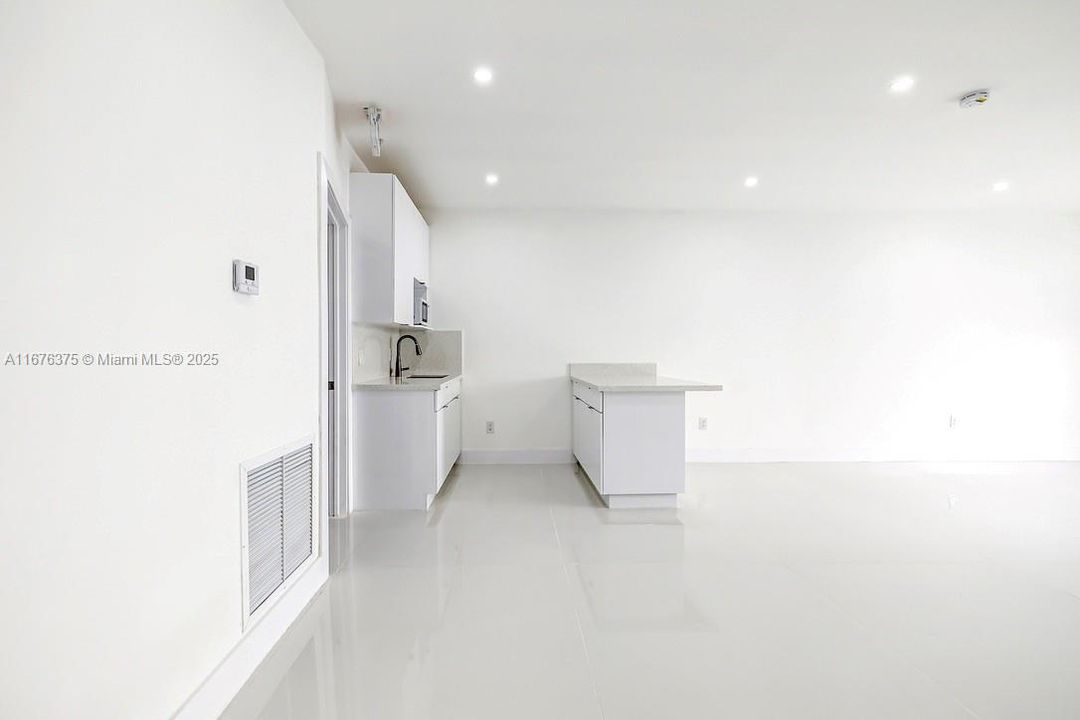 最近售出: $650,000 (0 贝兹, 0 浴室, 0 平方英尺)