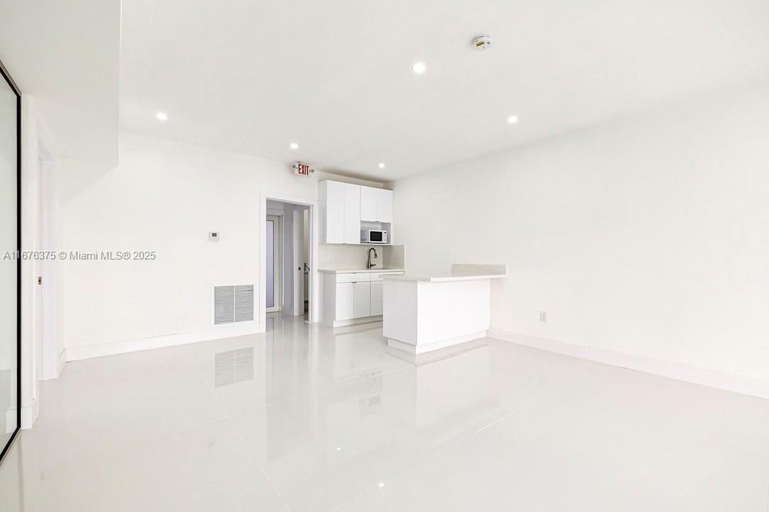 最近售出: $650,000 (0 贝兹, 0 浴室, 0 平方英尺)