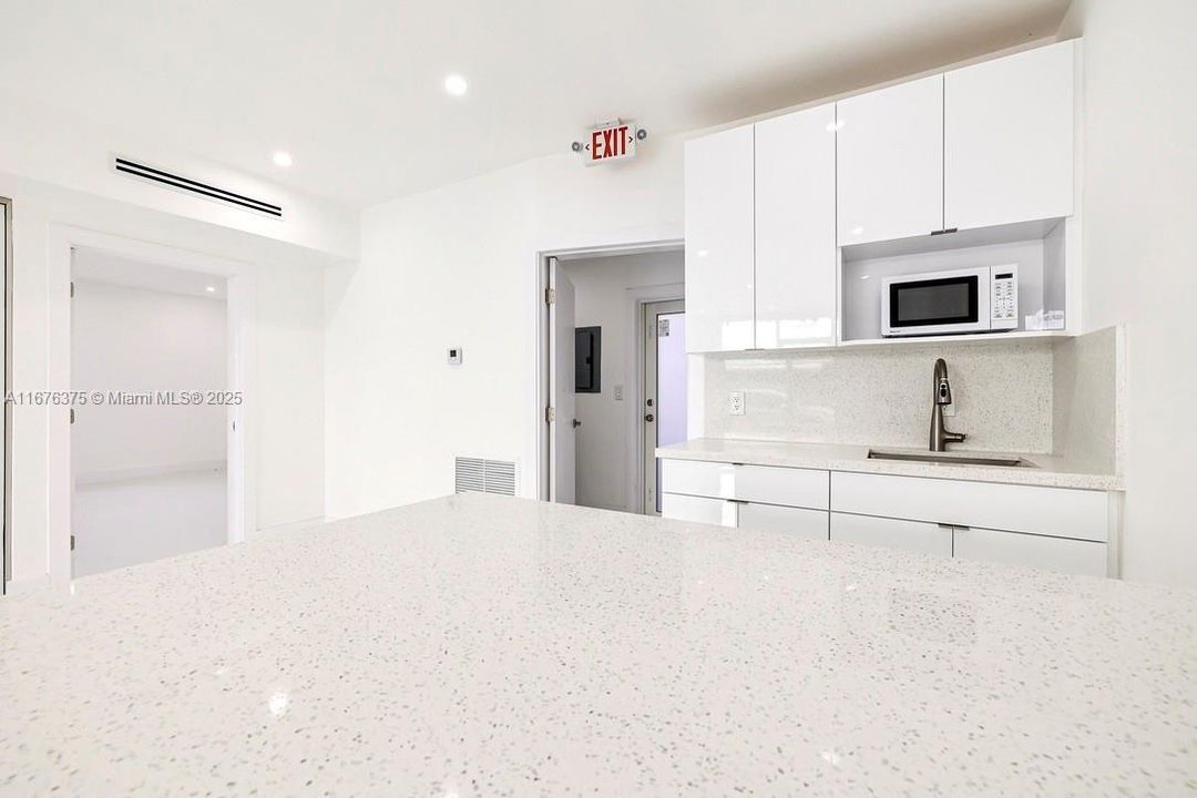 最近售出: $650,000 (0 贝兹, 0 浴室, 0 平方英尺)