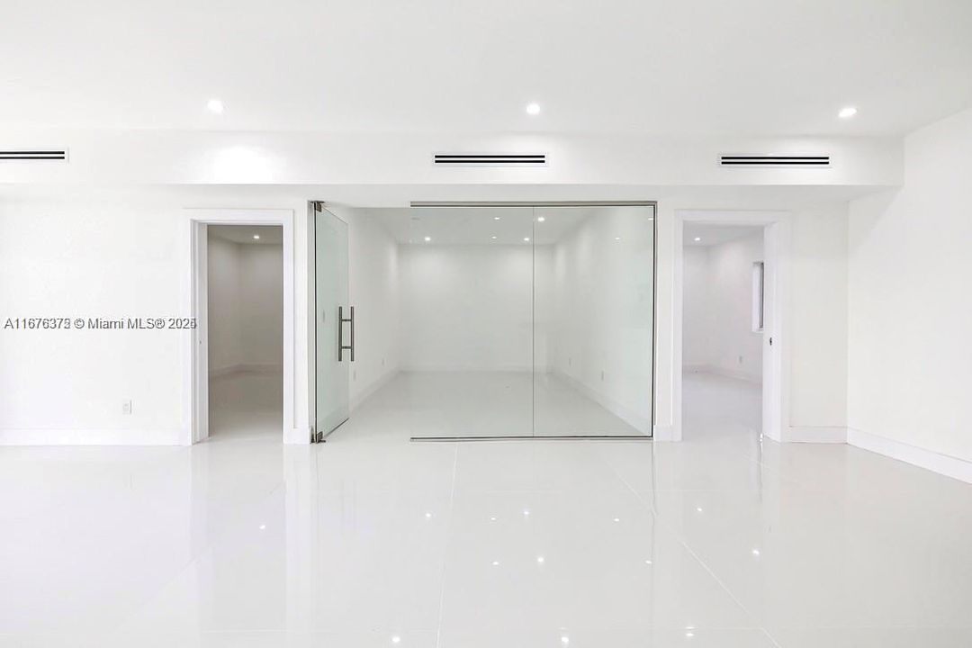 最近售出: $650,000 (0 贝兹, 0 浴室, 0 平方英尺)