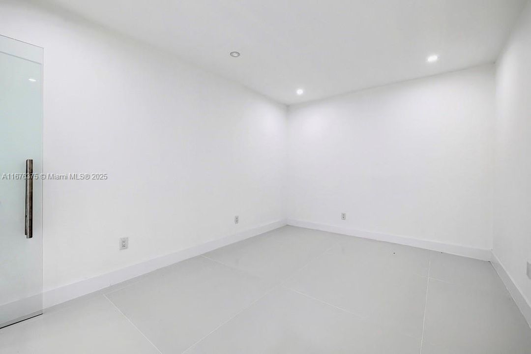 最近售出: $650,000 (0 贝兹, 0 浴室, 0 平方英尺)