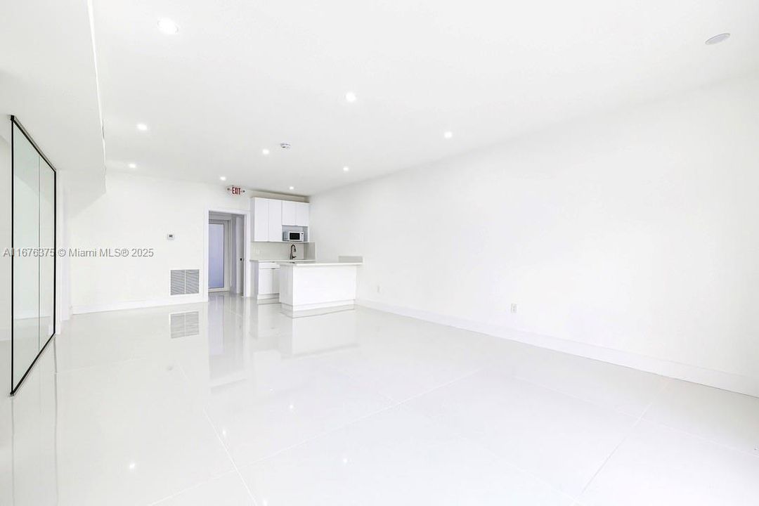 最近售出: $650,000 (0 贝兹, 0 浴室, 0 平方英尺)