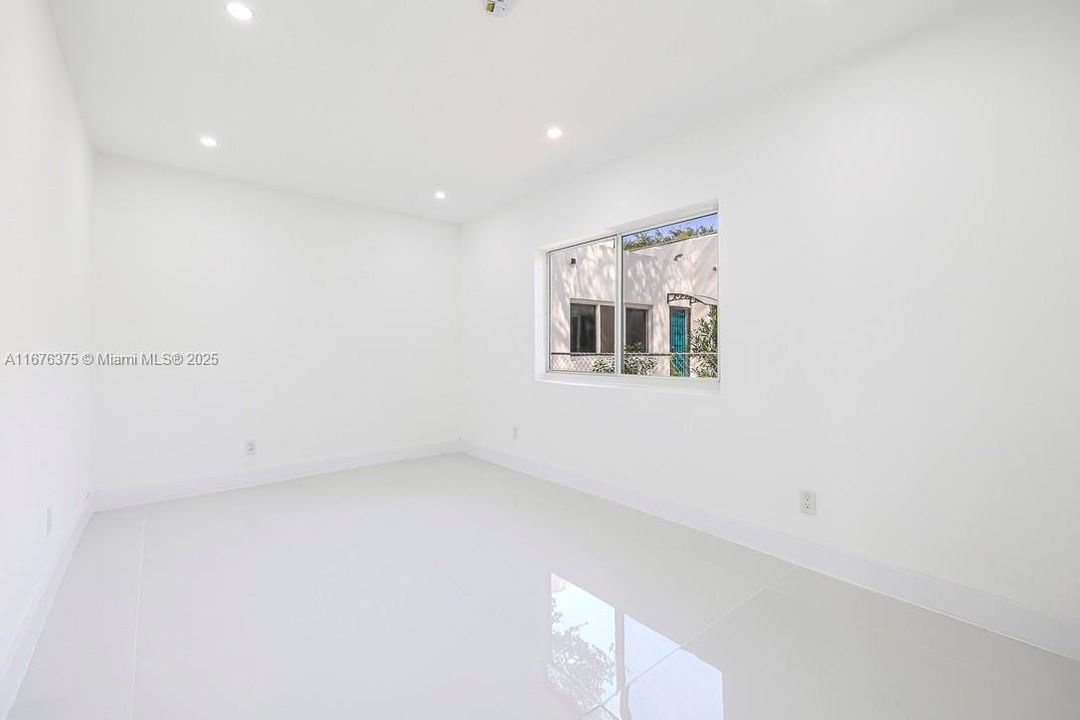 最近售出: $650,000 (0 贝兹, 0 浴室, 0 平方英尺)