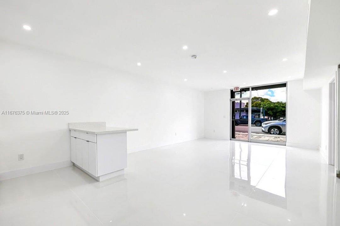 最近售出: $650,000 (0 贝兹, 0 浴室, 0 平方英尺)