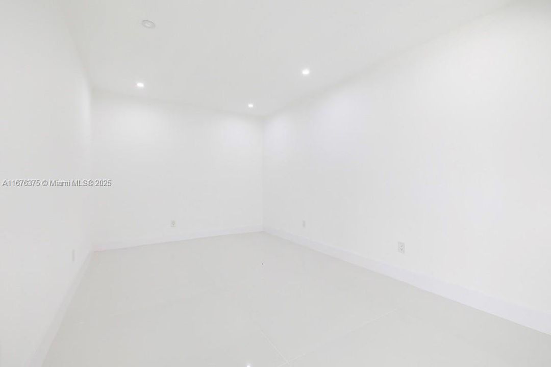 最近售出: $650,000 (0 贝兹, 0 浴室, 0 平方英尺)