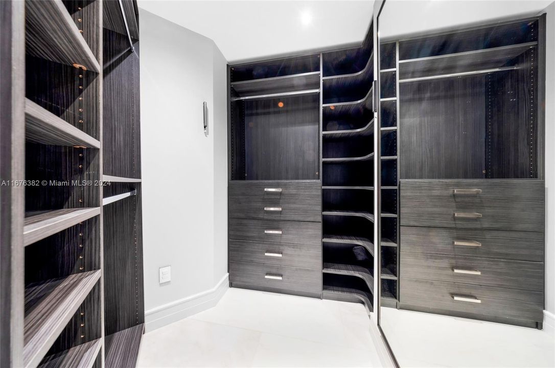 Master walking closet