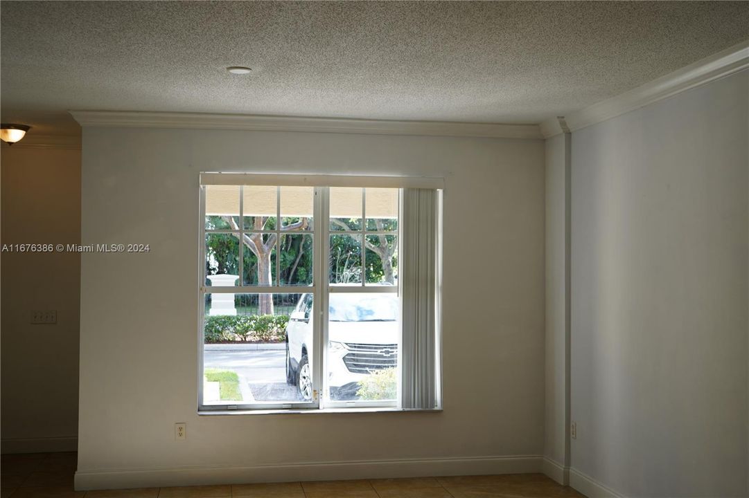 For Sale: $225,000 (1 beds, 1 baths, 808 Square Feet)