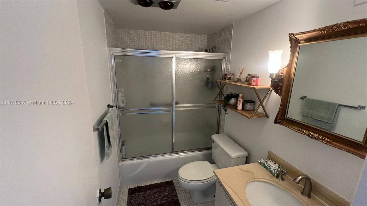 For Sale: $330,000 (1 beds, 1 baths, 798 Square Feet)