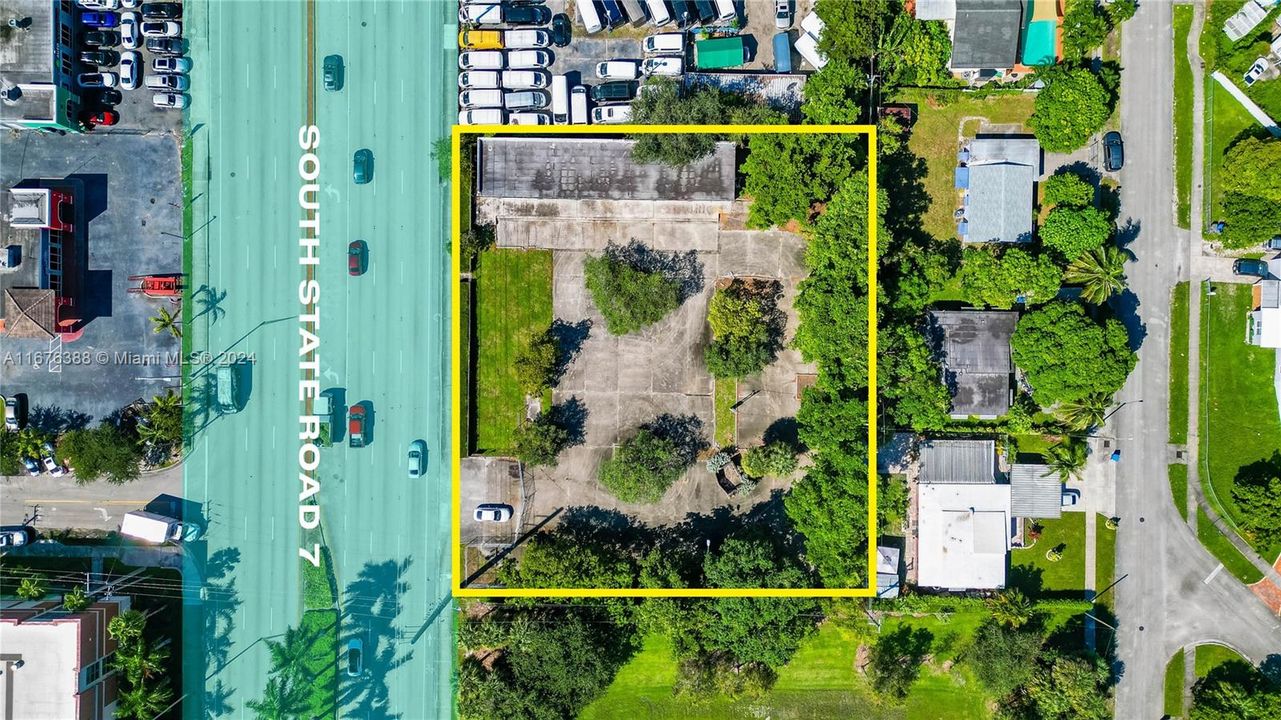 VACANT COMMERCIAL BUILDING SITTING ON 37,476 SF LAND