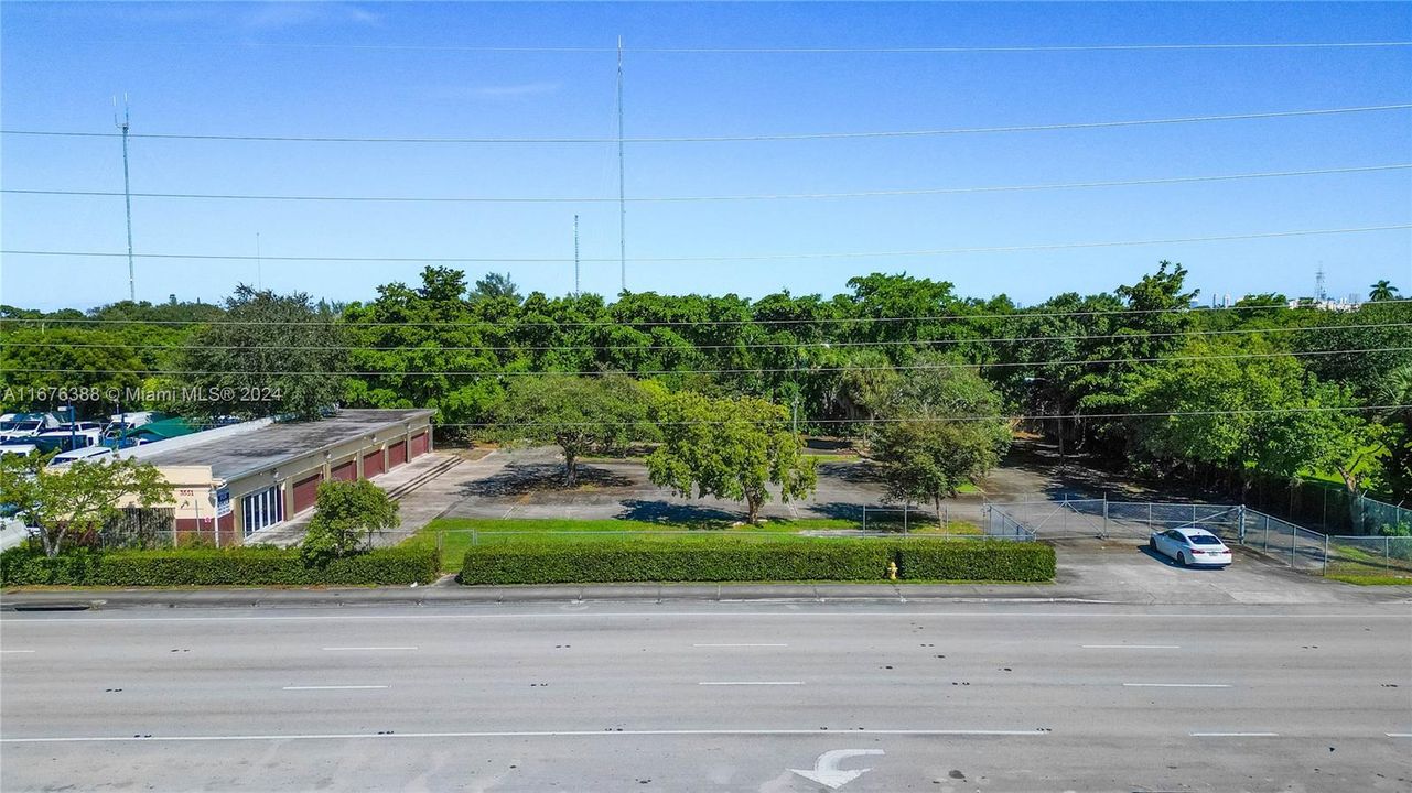 VACANT COMMERCIAL BUILDING SITTING ON 37,476 SF LAND