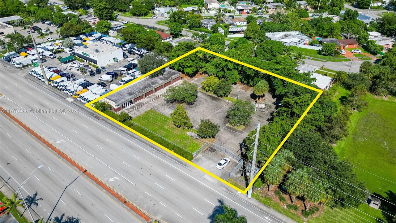 VACANT COMMERCIAL BUILDING SITTING ON 37,476 SF LAND