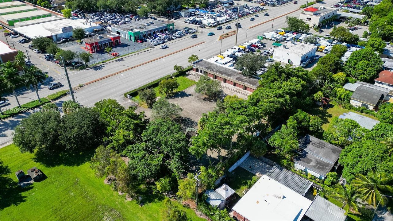 VACANT COMMERCIAL BUILDING SITTING ON 37,476 SF LAND