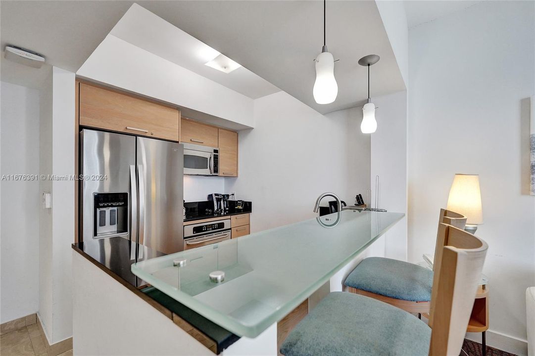 For Sale: $675,000 (1 beds, 1 baths, 688 Square Feet)