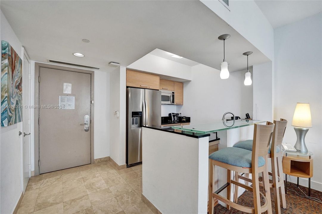 For Sale: $675,000 (1 beds, 1 baths, 688 Square Feet)