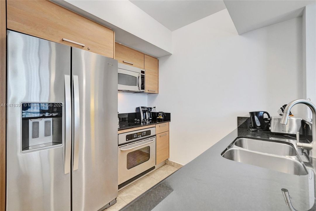 For Sale: $675,000 (1 beds, 1 baths, 688 Square Feet)