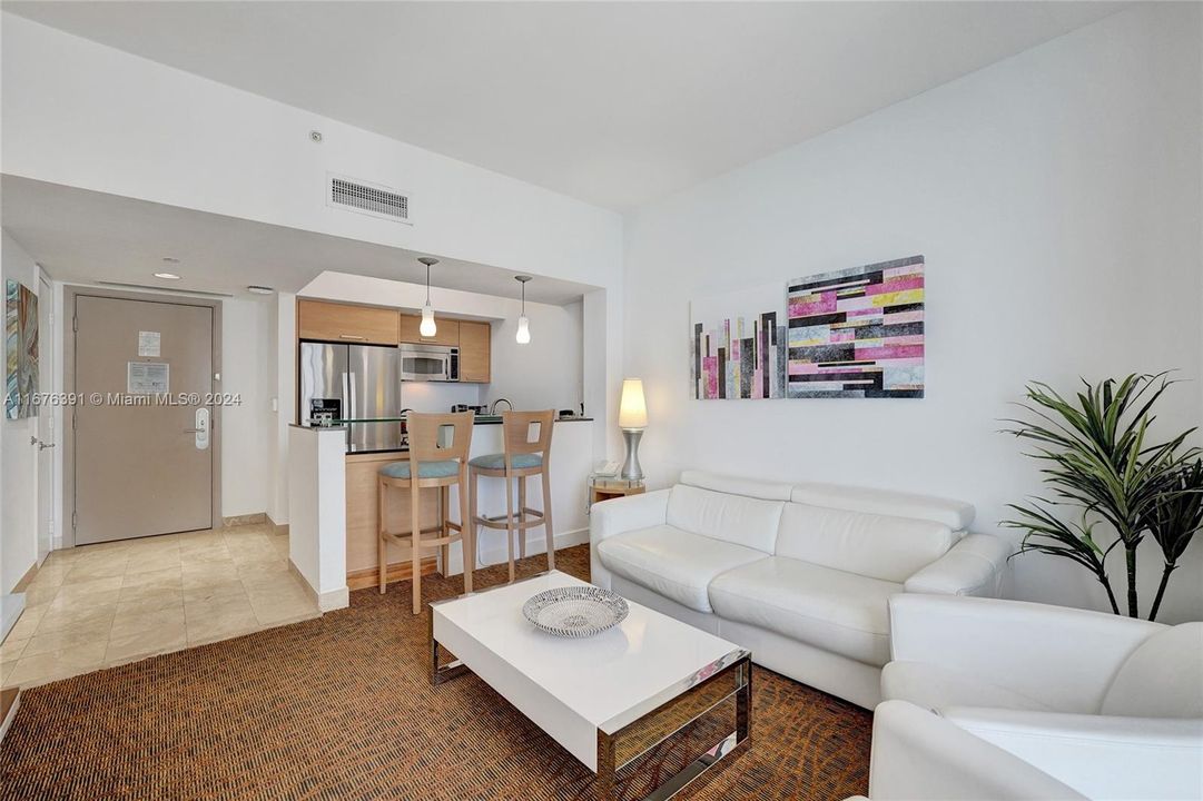 For Sale: $675,000 (1 beds, 1 baths, 688 Square Feet)