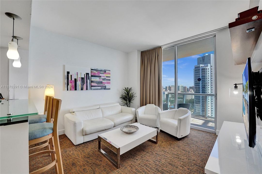 For Sale: $675,000 (1 beds, 1 baths, 688 Square Feet)