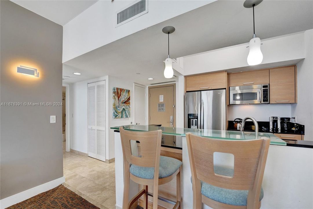 For Sale: $675,000 (1 beds, 1 baths, 688 Square Feet)