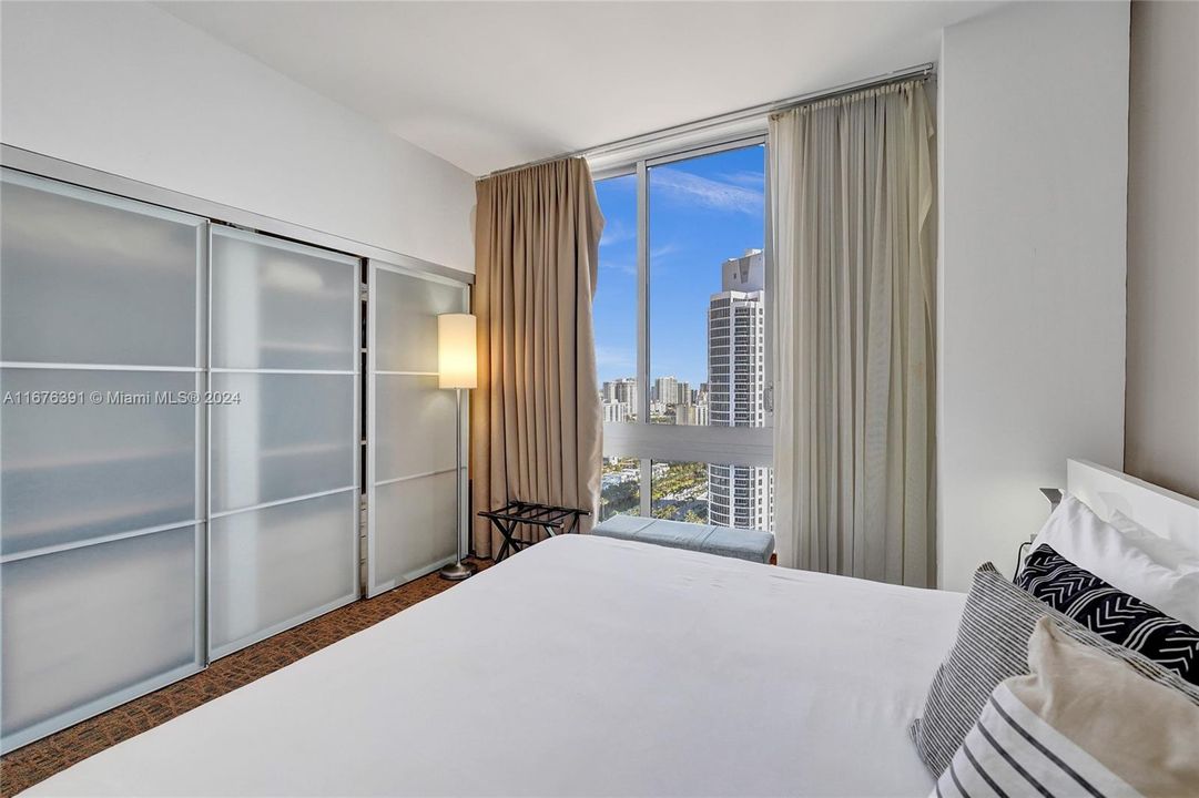 For Sale: $675,000 (1 beds, 1 baths, 688 Square Feet)