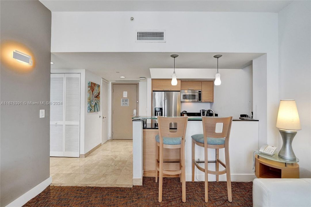 For Sale: $675,000 (1 beds, 1 baths, 688 Square Feet)