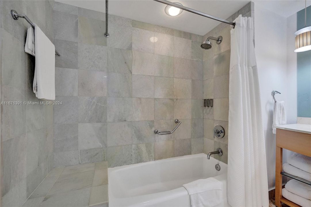 For Sale: $675,000 (1 beds, 1 baths, 688 Square Feet)