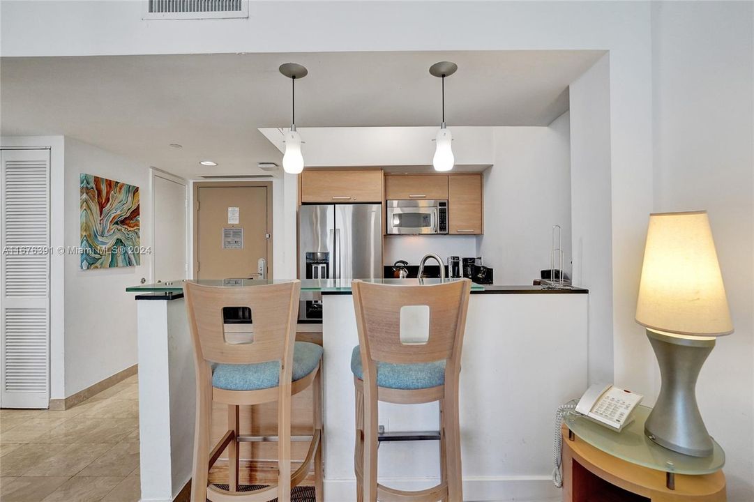 For Sale: $675,000 (1 beds, 1 baths, 688 Square Feet)