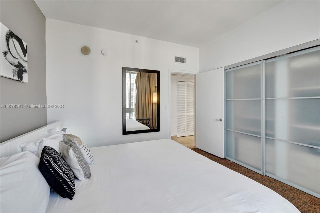 For Sale: $675,000 (1 beds, 1 baths, 688 Square Feet)