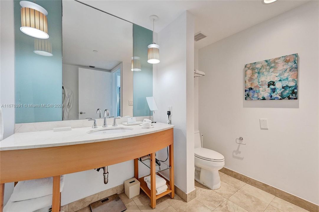 For Sale: $675,000 (1 beds, 1 baths, 688 Square Feet)