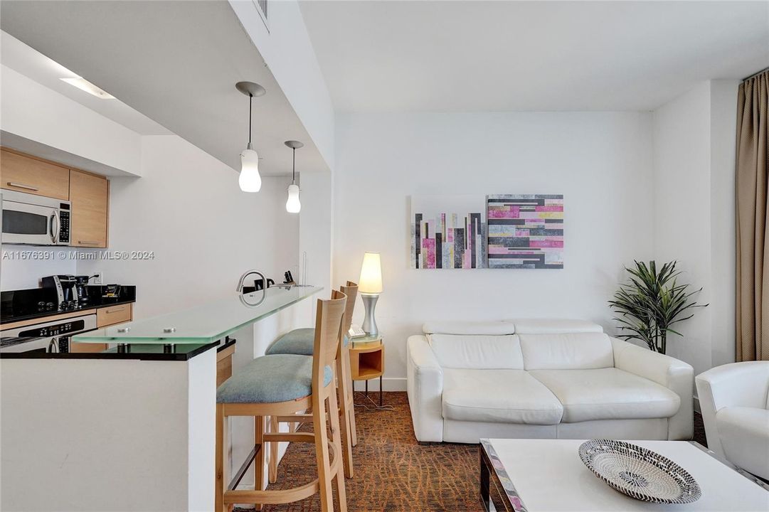 For Sale: $675,000 (1 beds, 1 baths, 688 Square Feet)