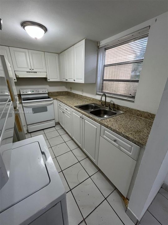 For Rent: $2,300 (3 beds, 2 baths, 1232 Square Feet)