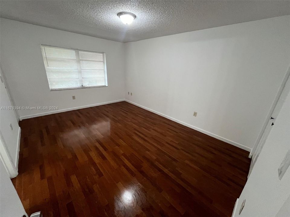 For Rent: $2,300 (3 beds, 2 baths, 1232 Square Feet)