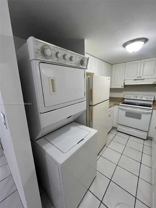 For Rent: $2,300 (3 beds, 2 baths, 1232 Square Feet)