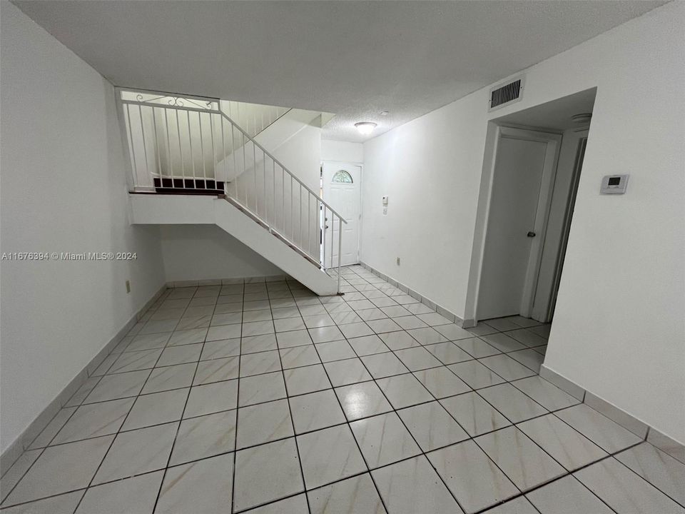 For Rent: $2,300 (3 beds, 2 baths, 1232 Square Feet)