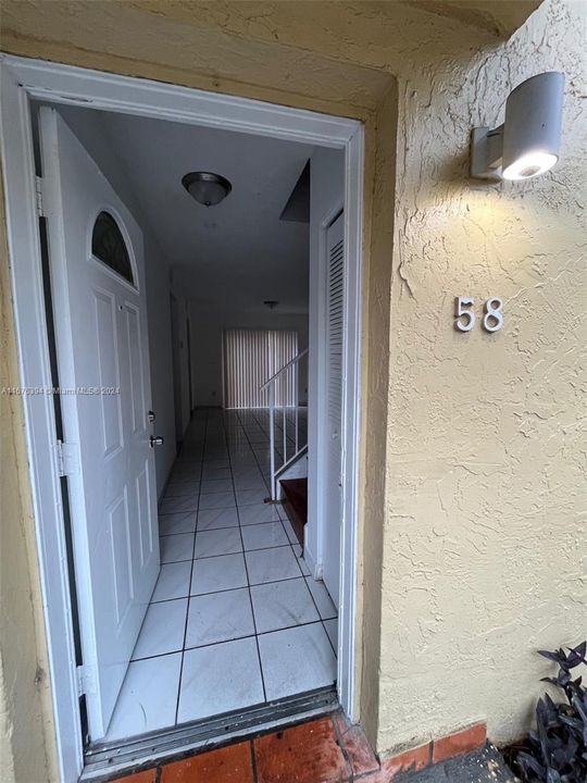 For Rent: $2,300 (3 beds, 2 baths, 1232 Square Feet)