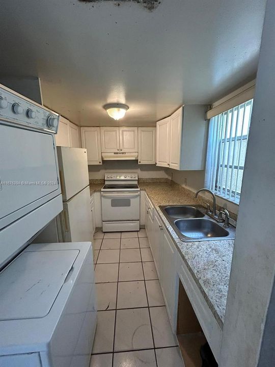 For Rent: $2,300 (3 beds, 2 baths, 1232 Square Feet)