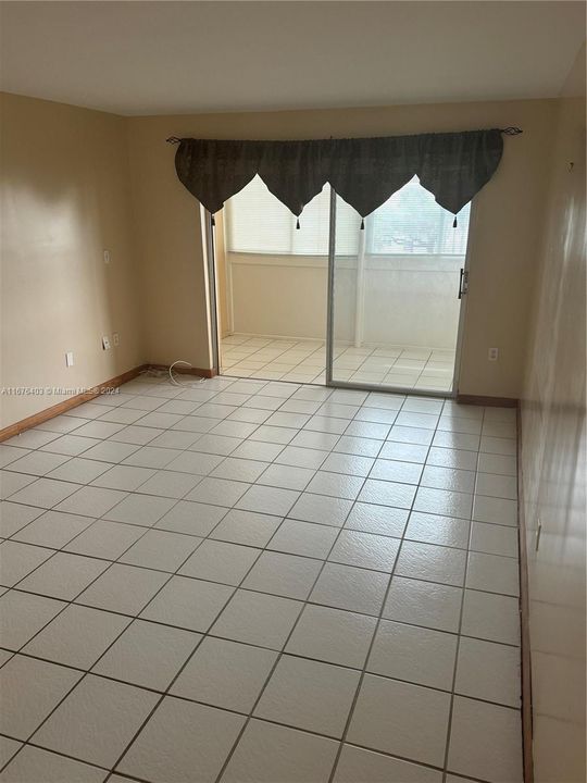 TILE LIVING ROOM FLOOR