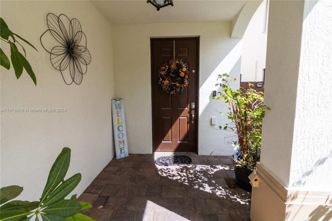 En Venta: $565,000 (5 camas, 2 baños, 2492 Pies cuadrados)