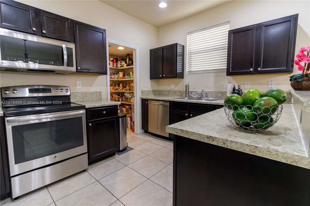 For Sale: $565,000 (5 beds, 2 baths, 2492 Square Feet)