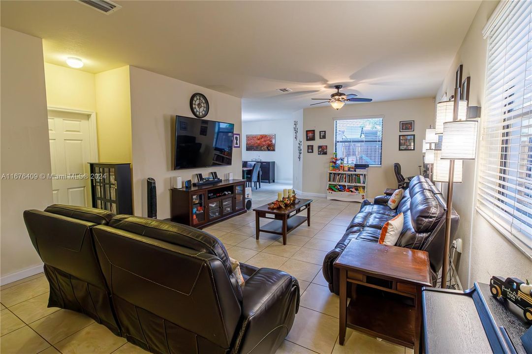 For Sale: $565,000 (5 beds, 2 baths, 2492 Square Feet)